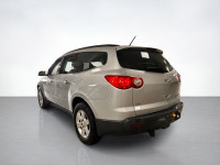 An ideal blend of size, comfort, and performance, our 2011 Chevrolet Traverse 2LT AWD shown in Silve... (image 2)
