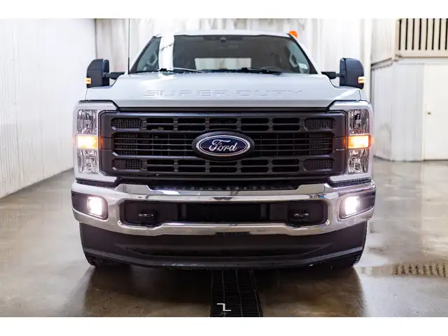 2023 Ford F-350 4x4 Crew Cab XL Deck BCam dans Autos et camions dans Grande Prairie - Image 6
