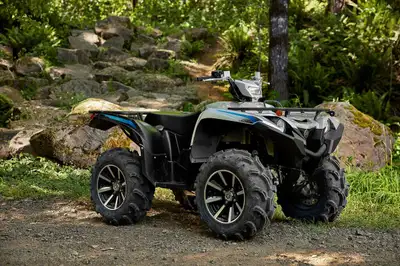 APPLY NOW: https://www.ridecollective.ca/get-pre-approved The 2024 Yamaha Grizzly 700 EPS SE feature...