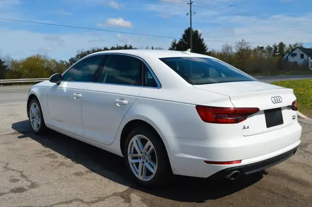 2017 Audi A4 4dr Sdn Auto Komfort quattro in Cars & Trucks in Markham / York Region - Image 4