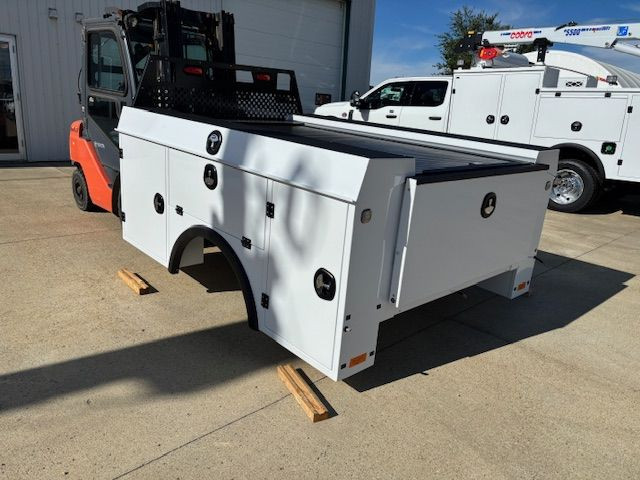 Milron 8 Series Aluminum Service Body in Heavy Trucks in St. Albert - Image 2