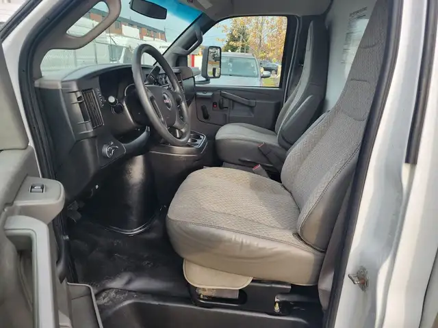 2019 GMC Savana 3500 G3500 - 16Ft Box - V8 Gas - Ramp - Only 84, in Cars & Trucks in City of Toronto - Image 10