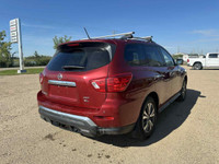 THIS 2017 NISSAN PATHFINDER SL IS BUILT FOR ADVENTURE AND COMFORT. FINISHED IN A DEEP MAROON EXTERIO... (image 4)