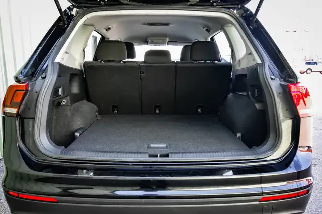 2021 Volkswagen Tiguan Trendline 4MOTION • HEATED SEATS • CP/AA dans Autos et camions dans Ottawa - Image 9