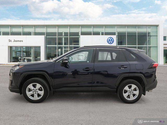 2019 Toyota RAV4 XLE | CLEAN CARFAX | DUAL-ZONE CLIMATE CONTROL in Cars & Trucks in Winnipeg - Image 2