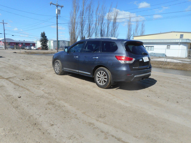2014 Nissan Pathfinder SUV in Cars & Trucks in St. Albert - Image 4