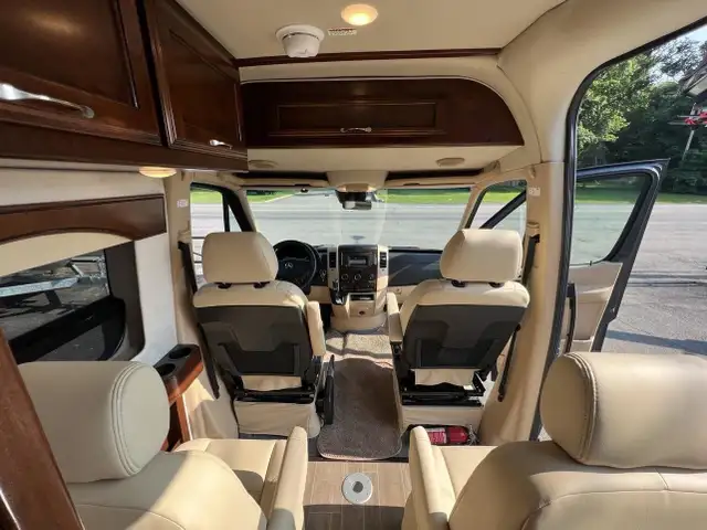 2018 Regency 3500 XALTA LX **SPRINTER MERCEDES DIESEL 4X4** in RVs & Motorhomes in Laval / North Shore - Image 22
