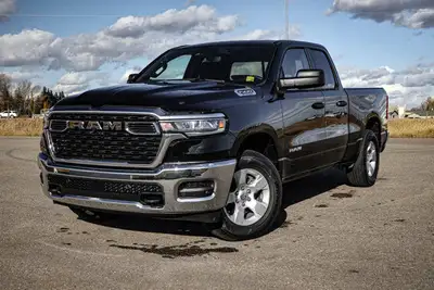 This Ram 1500 has a dependable Gas/Electric V-6 3.6 L/220 engine powering this Automatic transmissio...
