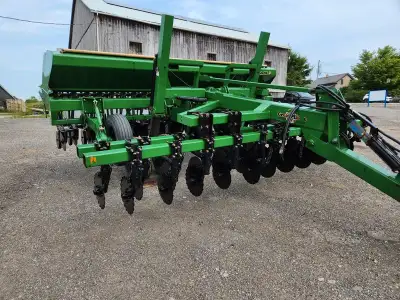 15' Wide, 8in. Spacing, with Grass Seed, Good Condition ____________________________________________...