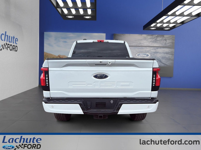 Ford F-150 Lightning XLT 4WD SuperCrew 5.5' Box 2023 à vendre in Cars & Trucks in Laurentides - Image 4