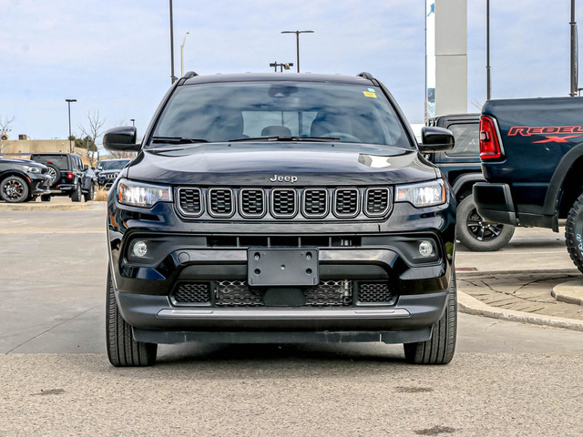2025 Jeep Compass Altitude 4WD | Keyless Entry | Back-up Came... in Cars & Trucks in London - Image 2