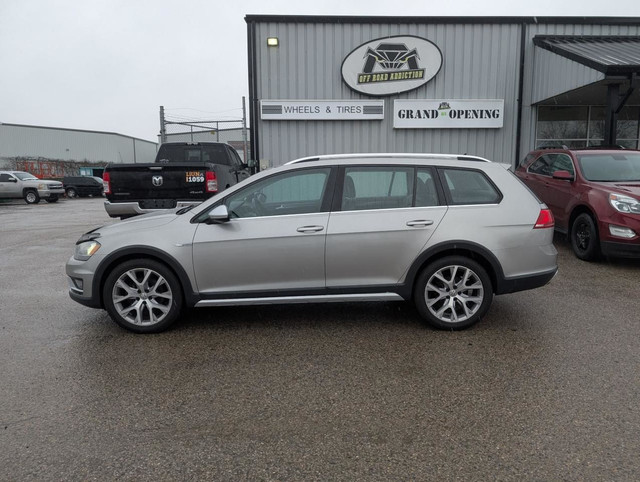 2017 Volkswagen Golf Alltrack in Cars & Trucks in London - Image 2