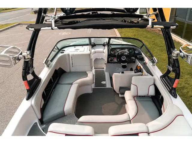 2009 Nautique 216V in Powerboats & Motorboats in Granby - Image 11