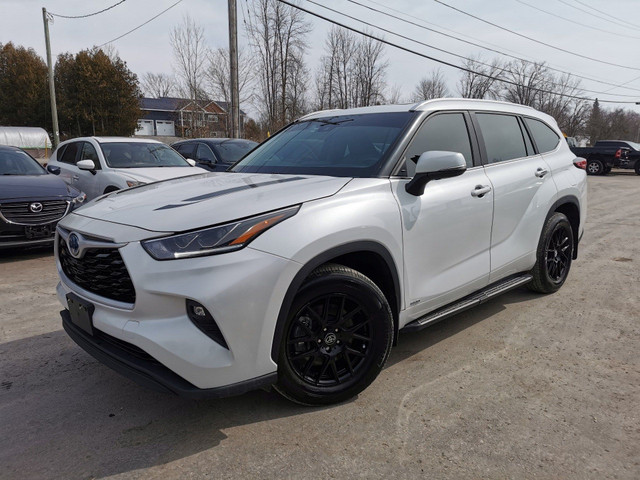 2023 Toyota Highlander Hybrid AWD in Cars & Trucks in Belleville