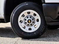 Welcome To Sherwood Park Chevrolet. The #1 Volume Chevrolet Dealer in Canada. This Chevrolet SILVERA... (image 5)