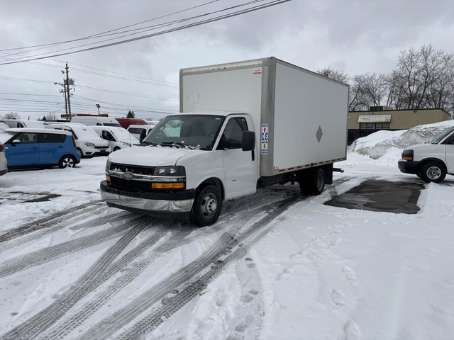 Chevrolet Express Commercial Cutaway 3500 fourgonnette 177 po 20 in Cars & Trucks in Laval / North Shore