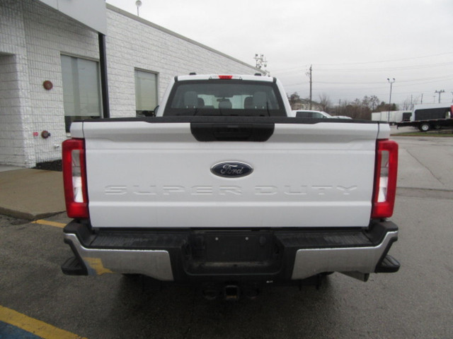2023 Ford F-250 SUPER DUTY GAS CREW CAB 4X4 WITH 8 FT LONG BOX in Cars & Trucks in Oakville / Halton Region - Image 4