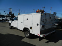 2017 FORD XLT 4X4 F-350 (1 TON) SERVICE BODY WITH WIELDER ,6.2L engine (gas) automatic transmission... (image 3)