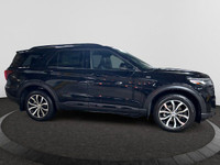 Check out this vehicle's pictures, features, options and specs, and let us know if you have any ques... (image 5)