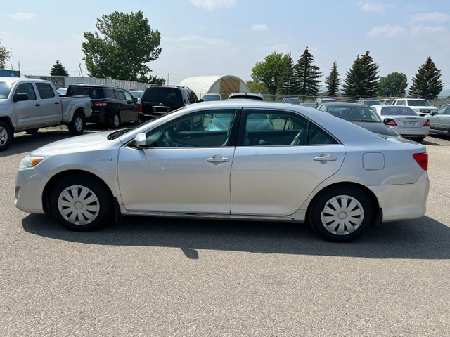 2014 Toyota Camry Hybrid/4.7L/100km/no accident/90k warranty! in Cars & Trucks in Calgary - Image 2
