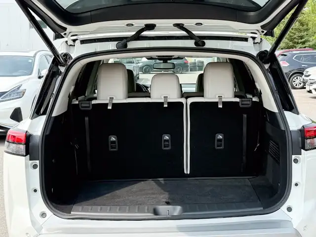 2022 Nissan Pathfinder SL in Cars & Trucks in Markham / York Region - Image 16