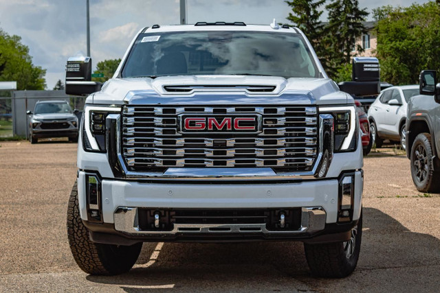 2025 GMC Sierra 1500 SLT Crew Cab 4WD in Cars & Trucks in Edmonton - Image 3