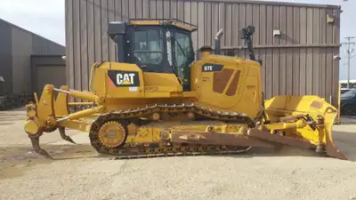 ENCLOSED CAB, AIR CONDITIONING, HEATER, DIFFERENTIAL STEER, POWER SHIFT TRANSMISSION, ANGLE BLADE WI...