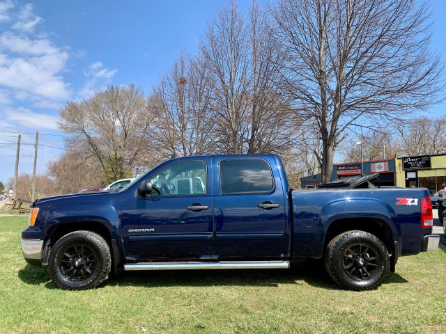 2011 GMC Sierra SLT Z71 4X4 CREW in Cars & Trucks in Guelph - Image 3