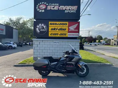 Honda Goldwing Bagger DCT avec 36 972KM, très propre! moto par excellence pour de longue aventure en...