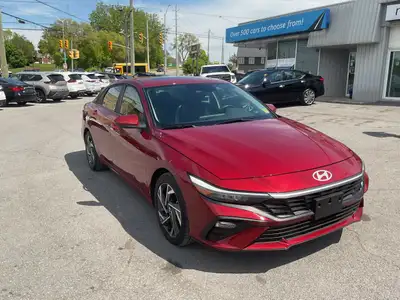 Contact us if you have any questions at 613-317-1941 LOW MILEAGE!!!! SUNROOF. HEATED SEATS. BACKUP C...
