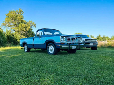 1974 Dodge D100 Pickup Truck