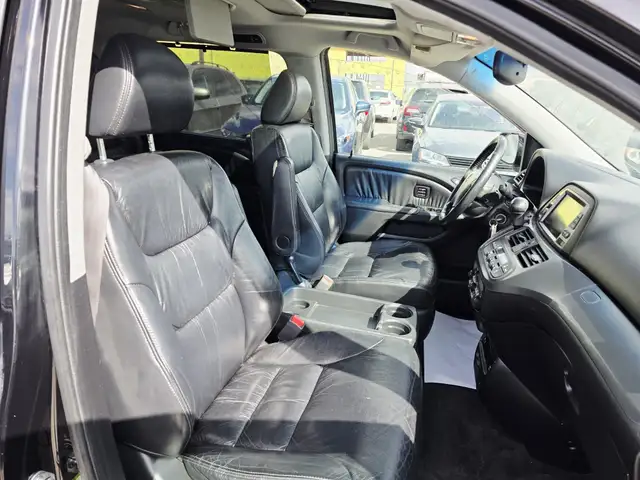 2007 Honda Odyssey Touring Leather DVD Camera Power Sliding door in Cars & Trucks in Calgary - Image 13