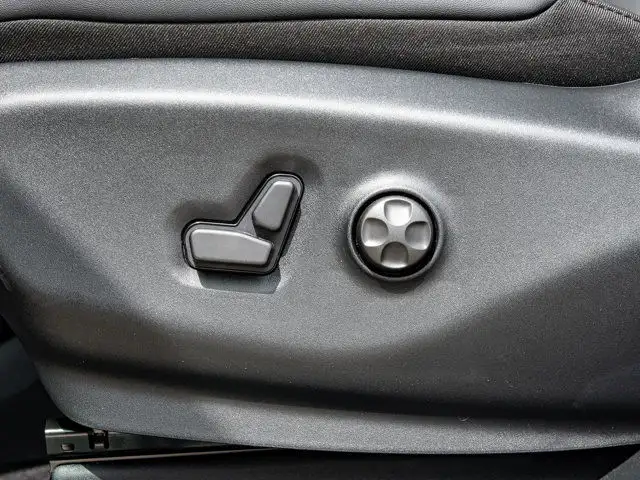 2025 Chrysler Pacifica Select in Cars & Trucks in Barrie - Image 17