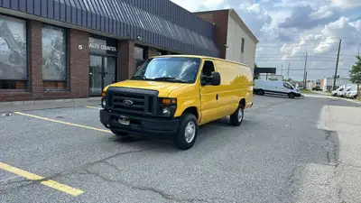2014 Ford Econoline Cargo Van LOW KMS ***** EXTENDED **** EXTEND