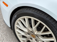 KEY FEATURES Porsche Active Suspension Power Steering Plus 21-Inch Sport Design Wheels Wheels Painte... (image 8)