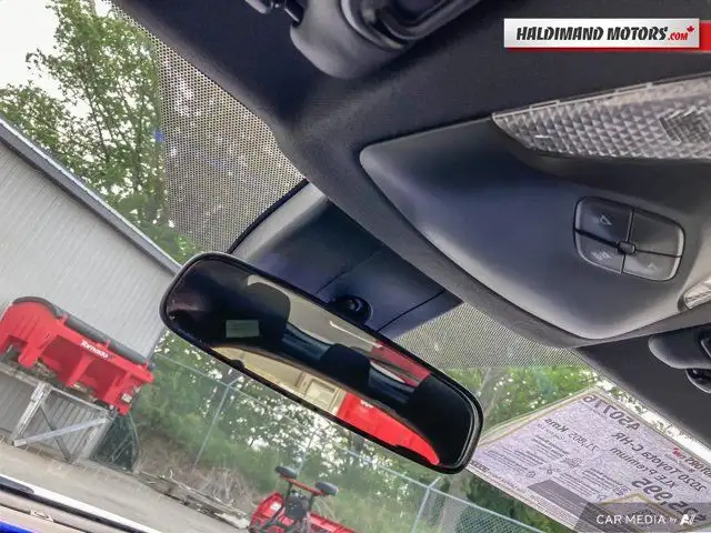 2020 Toyota C-HR XLE Premium in Cars & Trucks in Hamilton - Image 25