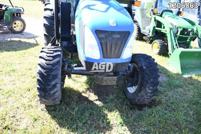 New Holland BOOMER 3050 Tractor in Farming Equipment in Grand Bend - Image 3