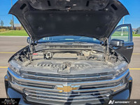 Short Box Crew Cab 1500 4WD – Black with Jet Black interior, 10-way power driver seat, power sliding... (image 9)