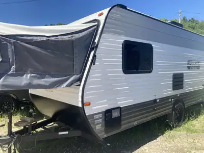 ULTRA LIGHTWEIGHT TRAVEL TRAILERS Sportsmen Classic is true to its name. It has been a customer favo...