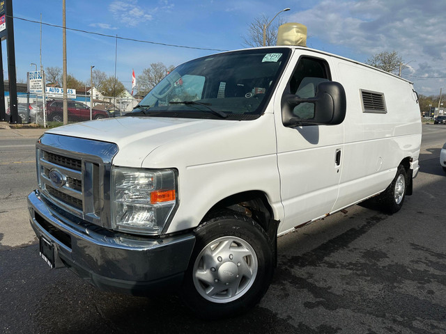2009 Ford Econoline Cargo Van E150 ONLY 80 000 KM in Cars & Trucks in St. Catharines - Image 3