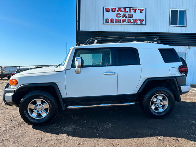 2008 Toyota FJ Cruiser CLEANEST FJ CRUISER WE HAVE EVER SEEN!! in Cars & Trucks in Red Deer - Image 2