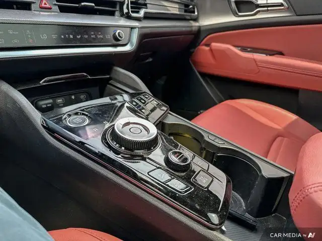 2023 Kia Sportage Plug-In Hybrid SX 1.6L AWD | in Cars & Trucks in Winnipeg - Image 19