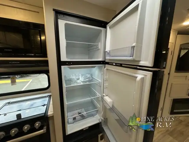 2025 Dutchmen RV Astoria 2913FK in Travel Trailers & Campers in Truro - Image 24