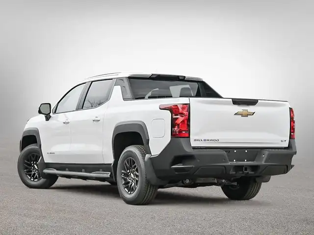 2024 Chevrolet Silverado EV 4WT in Cars & Trucks in City of Montréal - Image 5