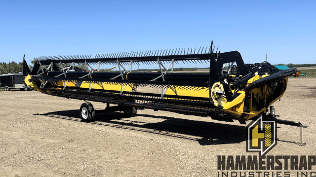 2014 NEW HOLLAND DuraSwath 430HB 30 Ft Draper Swather Header in Farming Equipment in Edmonton - Image 3