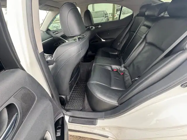2012 Lexus IS 250 LEATHER, NAVI, LOADED, RELIABLE, CERTIFIED in Cars & Trucks in London - Image 16
