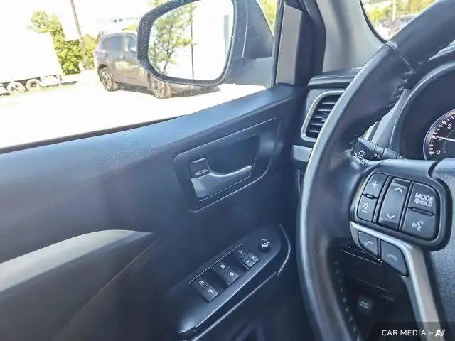 2017 Toyota Highlander XLE in Cars & Trucks in Ottawa - Image 21