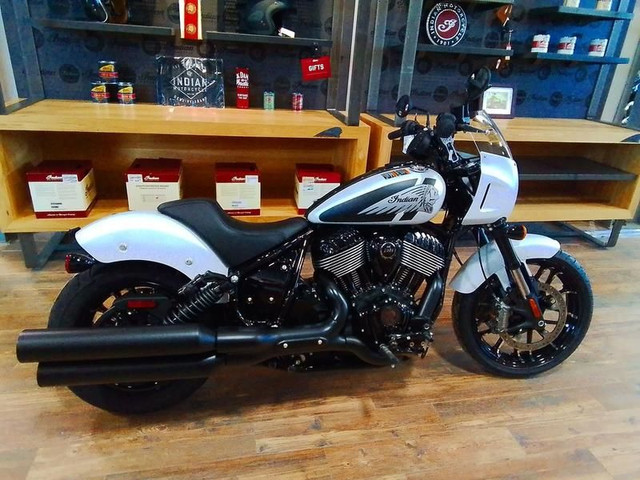 2024 Indian Motorcycle Sport Chief Ghost White Metallic Smoke in Street, Cruisers & Choppers in Moncton