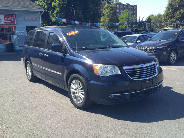 2015 Chrysler Town & Country Touring in Cars & Trucks in Ottawa