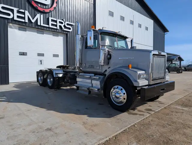 2015 WESTERN STAR 4900 in Heavy Trucks in Kamloops - Image 8